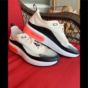 Nike Air Max Dia Size 10